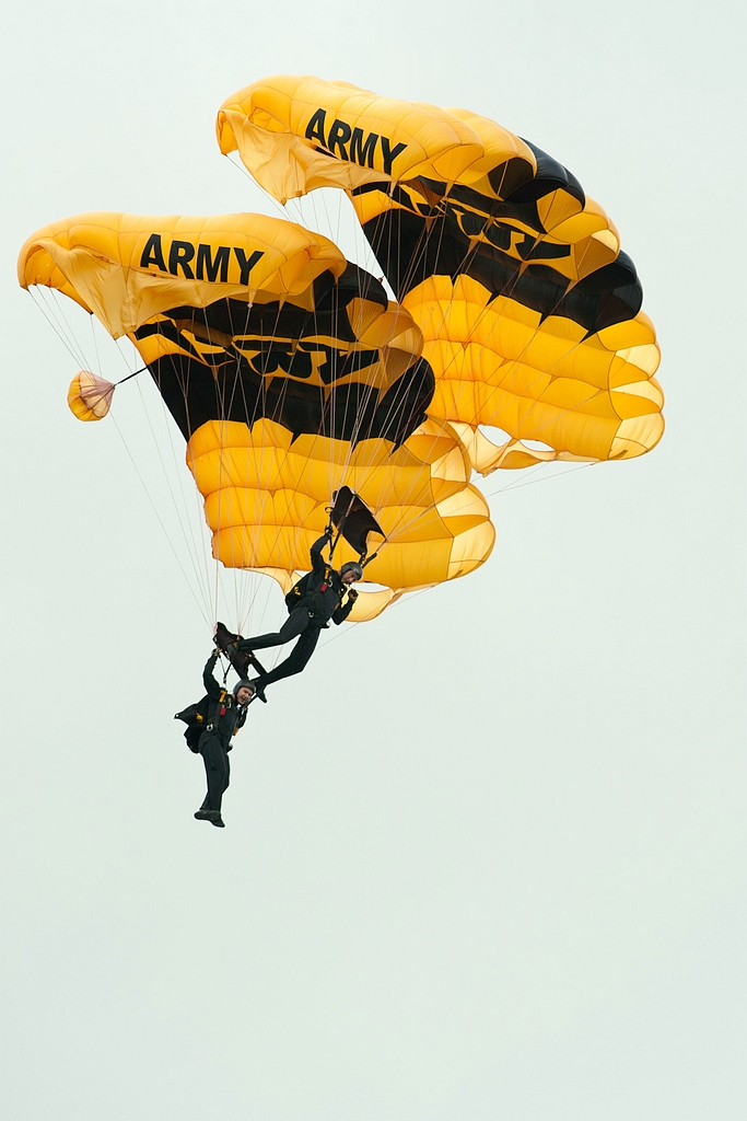 20110918_0152.JPG - Golden knights US Army